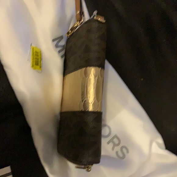 Authentic Michael Kors wallet bought at dillards - Picture 4 of 4